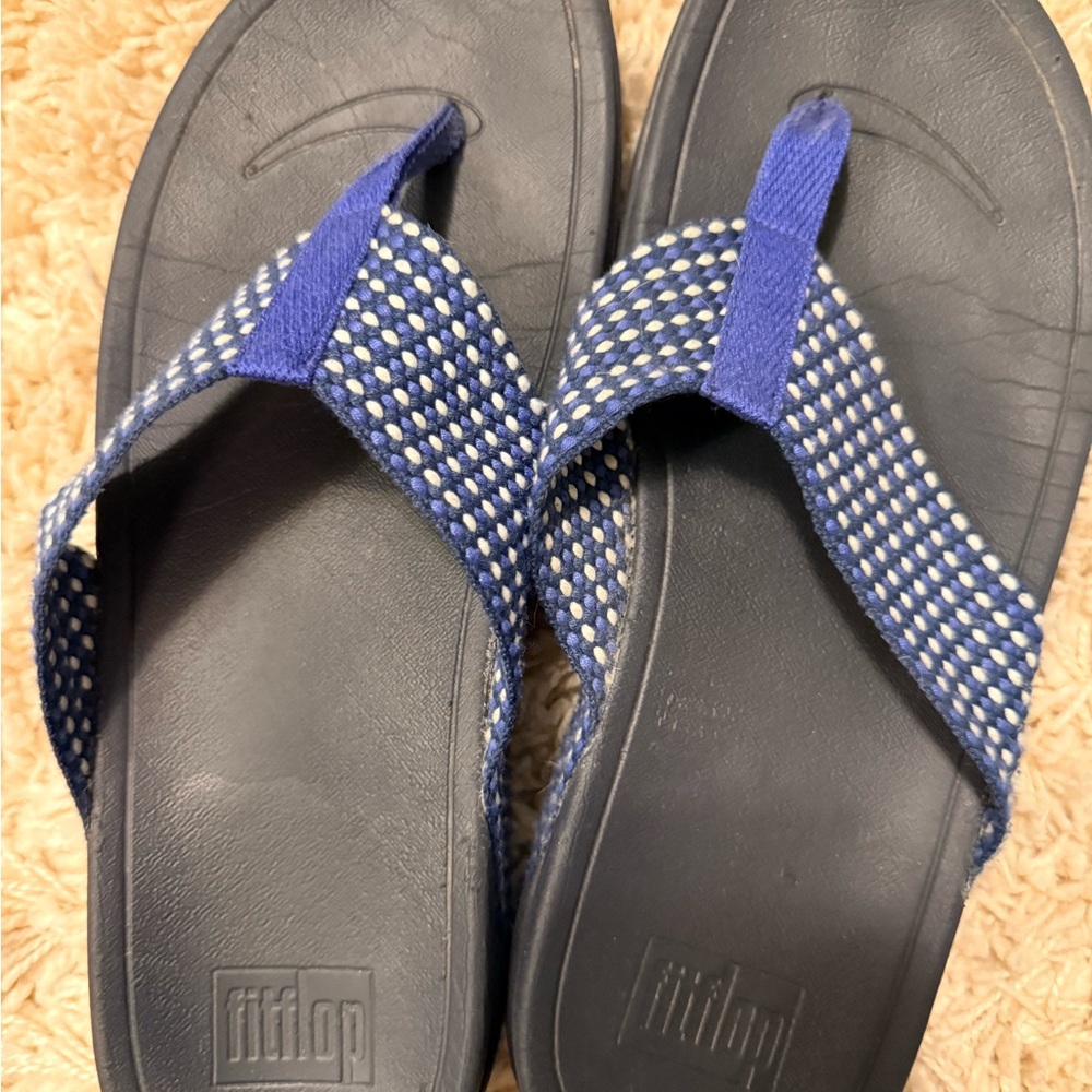 FitFlop Women’s Surfa Dark Blue and White Flip Flops - Picture 4 of 7